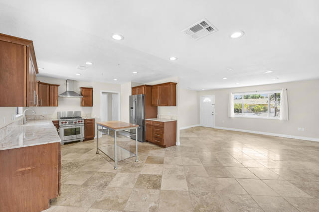 42720 Kansas Street, Palm Desert CA: https://media.crmls.org/mediaz/e85f15d4-6589-44f7-97b0-35165daa6644.jpg