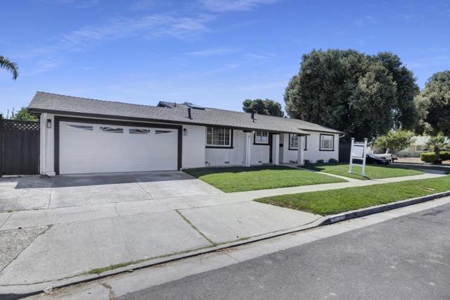 1075 Summerfield Drive, San Jose CA: https://media.crmls.org/mediaz/e85fb803-2aa1-465d-9726-4ad1c6177bca.jpg