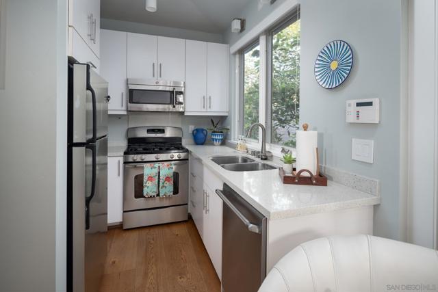 1521 Neptune Ave, Encinitas CA: https://media.crmls.org/mediaz/e8602432-1961-499a-896c-dce66b394415.jpg
