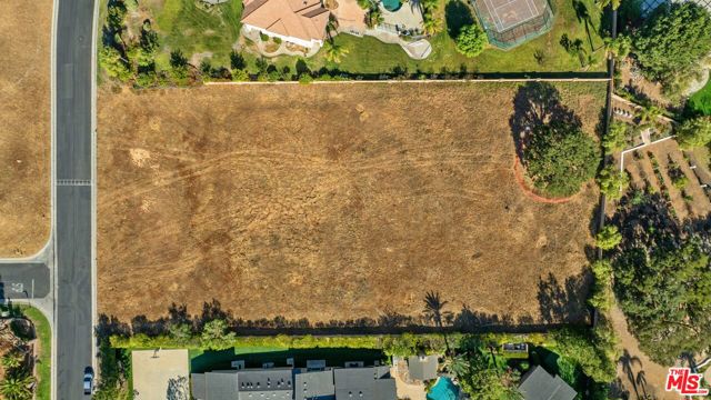22682 La Quilla Drive, Chatsworth CA: https://media.crmls.org/mediaz/e86055bc-ac2c-43bb-a844-d6d0a4c0d22e.jpg