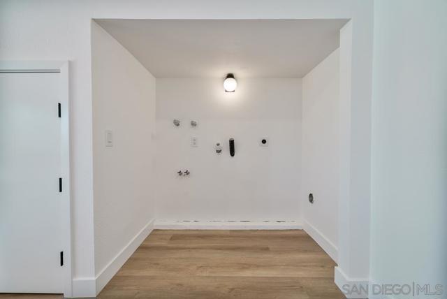 2927 Lawrence Ln, Escondido CA: https://media.crmls.org/mediaz/e8609929-da95-4315-8bf8-a8b43552bb62.jpg