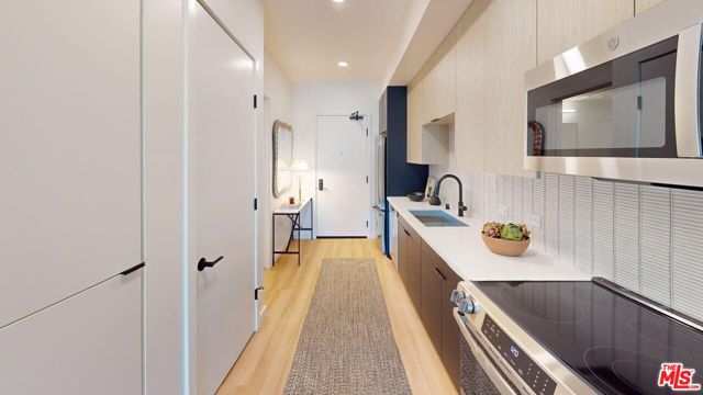 3004 Sunset Boulevard, Los Angeles CA: https://media.crmls.org/mediaz/e860ad70-e467-4c36-99ce-1fe6116013a9.jpg