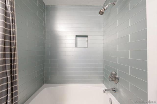 687 S Coast Highway, Encinitas CA: https://media.crmls.org/mediaz/e8615fca-8d8c-4b13-beb3-5a2f5fb640f2.jpg