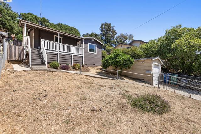 25910 Westview Way, Hayward CA: https://media.crmls.org/mediaz/e86162b7-b996-41ff-ad67-00d0caaa2ab2.jpg