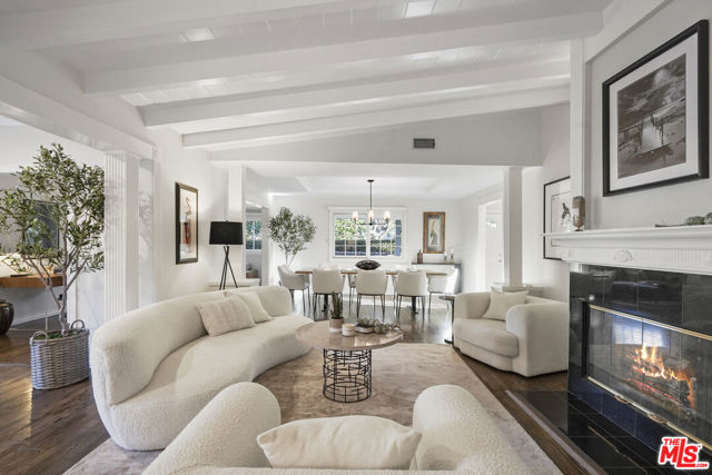 6002 Jumilla Avenue, Woodland Hills CA: https://media.crmls.org/mediaz/e8619608-3b47-4304-a2d1-e221e185fd4c.jpg