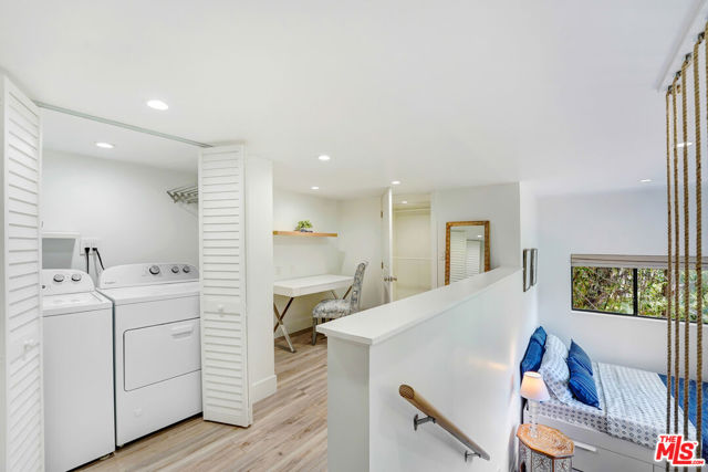 2506 Zorada Drive, Los Angeles CA: https://media.crmls.org/mediaz/e861988e-18cb-4752-8905-add26d71fde5.jpg