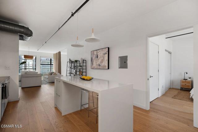 4115 Glencoe Avenue, Marina del Rey CA: https://media.crmls.org/mediaz/e8636989-5334-45bf-a38c-ad5a023425c7.jpg