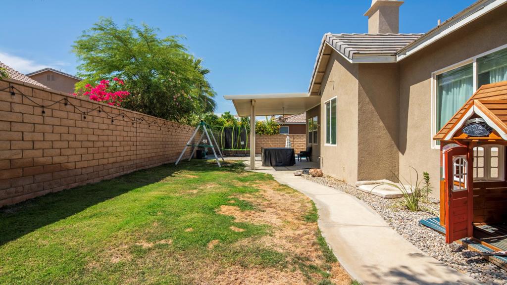 https://media.crmls.org/mediaz/e8645fd6-3838-4f99-b3b1-dfae2de1824a.jpg?preset=X-Large