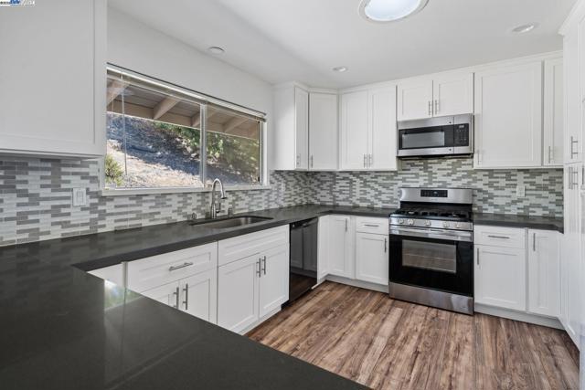 2592 Caballo Ranchero Dr, Diablo CA: https://media.crmls.org/mediaz/e86473db-ee88-4156-82f9-d0dbcf1ffc4e.jpg