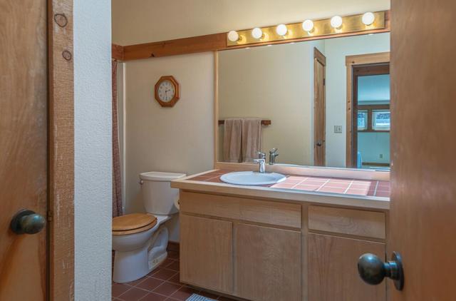 20 Woodside Place, Carmel Valley CA: https://media.crmls.org/mediaz/e864af97-a807-4352-a120-6fff85281105.jpg