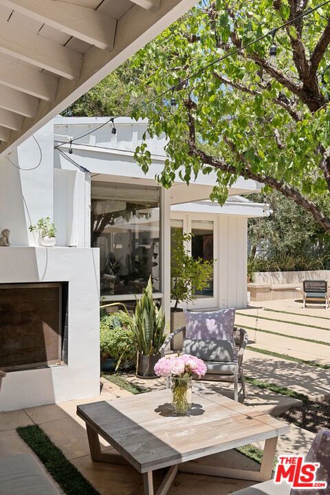 3366 Mandeville Canyon Road, Los Angeles CA: https://media.crmls.org/mediaz/e8651d28-8735-4324-ab18-b2af6567d8fd.jpg