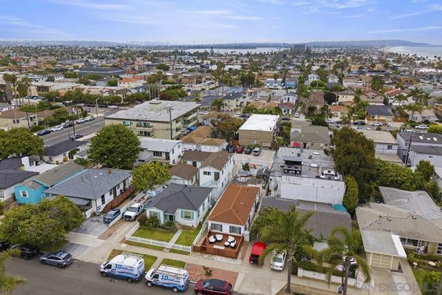 849 851 Missouri St, San Diego CA: https://media.crmls.org/mediaz/e8653d8a-b30c-4c47-9813-11d95c50f762.jpg