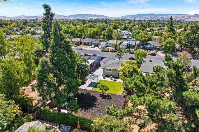 1244 Locust St, Livermore CA: https://media.crmls.org/mediaz/e86541c8-b258-40e8-8f37-d64f0fe560cf.jpg
