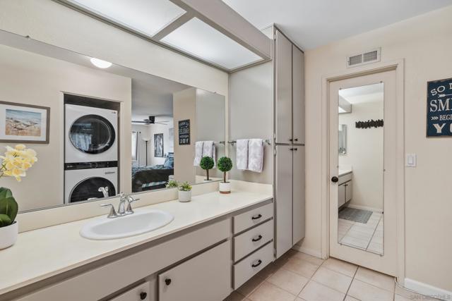 9757 Caminito Cuadro, San Diego CA: https://media.crmls.org/mediaz/e8659f61-38dc-4e93-a925-28c33d477c8b.jpg