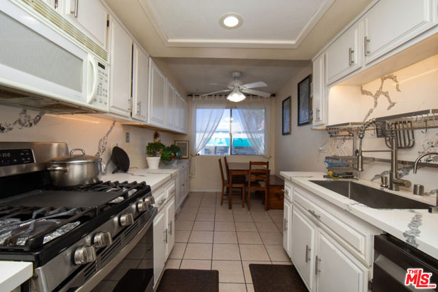 9041 Van Nuys Boulevard, 210 photo 15