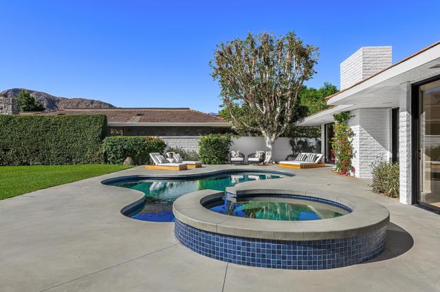 11 Sussex Court, Rancho Mirage CA: https://media.crmls.org/mediaz/e86633a3-6bfe-4fbc-8aff-e9277ba432aa.jpg