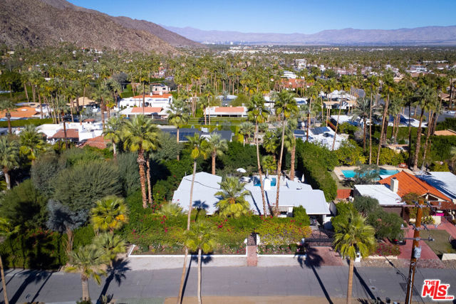 148 W Camino Descanso, Palm Springs, CA 92264