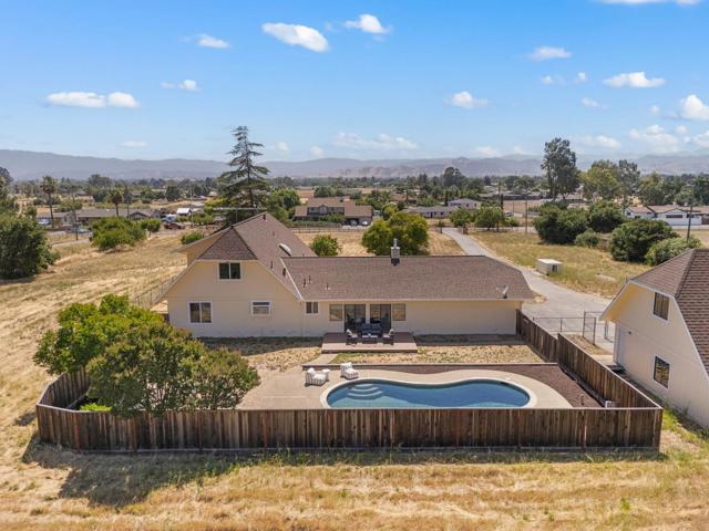 10980 New Avenue, Gilroy CA: https://media.crmls.org/mediaz/e8667e97-4c19-4d19-ac88-d504f2e47f7b.jpg