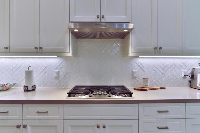 2102 White Oak Drive, Hollister CA: https://media.crmls.org/mediaz/e86685fd-5422-46c3-a2ec-6126518ca632.jpg