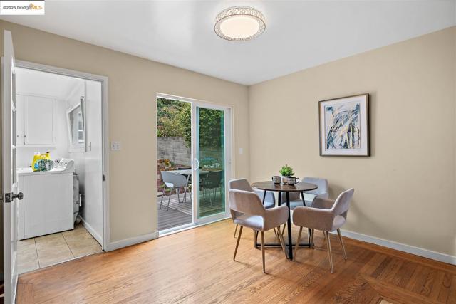 262 Byxbee St, San Francisco CA: https://media.crmls.org/mediaz/e867003e-c4e2-48cf-899d-f1cf9457fc1c.jpg