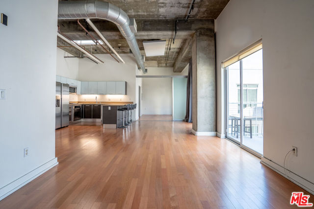 645 W 9th Street, Los Angeles CA: https://media.crmls.org/mediaz/e8674580-cda3-42cb-a57c-07f7d383ed16.jpg