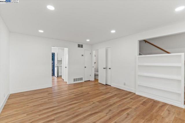 462 Craven Court, Hayward CA: https://media.crmls.org/mediaz/e867e9cf-e5c0-4514-acff-762eaa44dce8.jpg