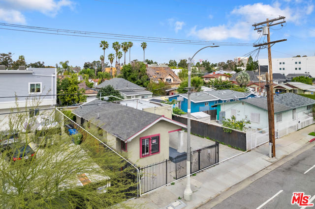1109 Exposition Boulevard, Los Angeles CA: https://media.crmls.org/mediaz/e8681108-4a57-4015-8de6-d835e6dfbc10.jpg
