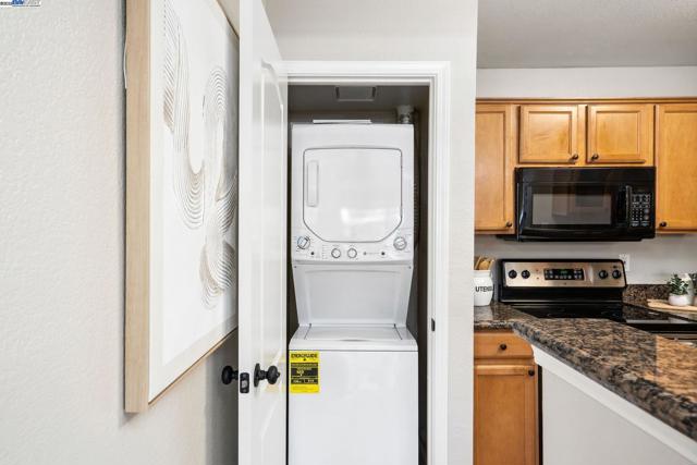 265 Reflections Dr, San Ramon CA: https://media.crmls.org/mediaz/e86847d8-d97b-4d6f-bfdf-7653e658a2f4.jpg