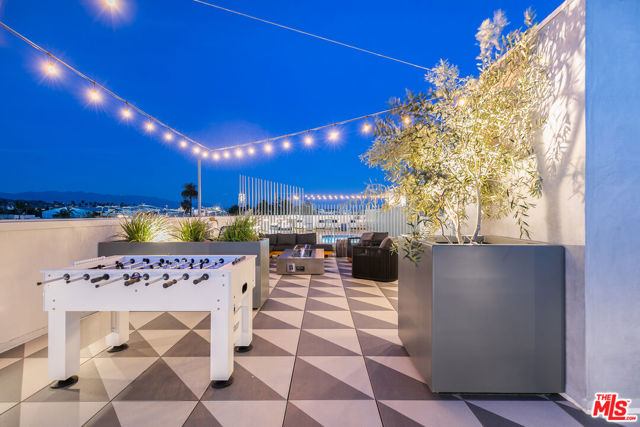 5801 Camerford Avenue, Los Angeles CA: https://media.crmls.org/mediaz/e8690ce3-91e2-4553-91c7-05534af1d6fa.jpg
