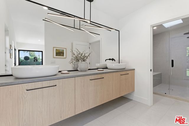 7401 Costello Avenue, Van Nuys CA: https://media.crmls.org/mediaz/e869d4bc-2233-46b4-9f8e-dc089102453f.jpg