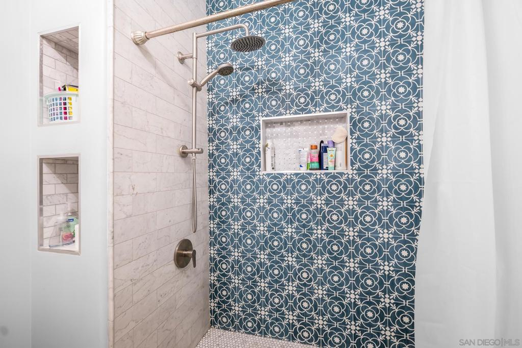 https://media.crmls.org/mediaz/e86a02cb-bcfb-441c-96a9-fb4097f0b5da.jpg?preset=X-Large
