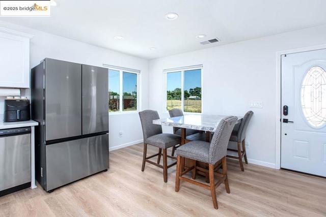 4585 Summer St, Olivehurst CA: https://media.crmls.org/mediaz/e86a3950-f38b-4291-b6f0-20cff751d8f4.jpg