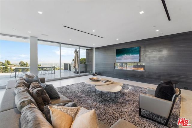 1620 Carla, Beverly Hills CA: https://media.crmls.org/mediaz/e86adf68-3a76-401e-a940-887f64beb76c.jpg