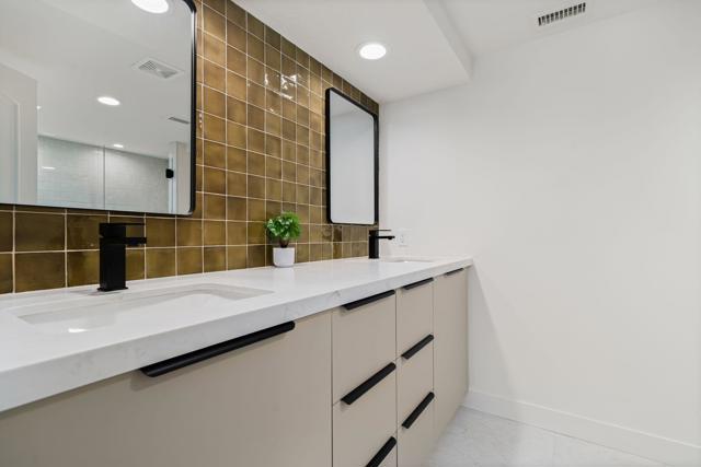 48335 Alan Circle, Palm Desert CA: https://media.crmls.org/mediaz/e86b770b-03db-4ac0-946d-b5b15be530d6.jpg