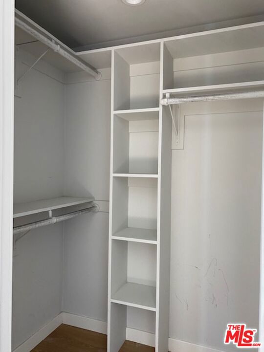 4937 1/2 W 20th Street, Los Angeles CA: https://media.crmls.org/mediaz/e86b7ac5-03b5-4c99-955d-e94e581b993d.jpg