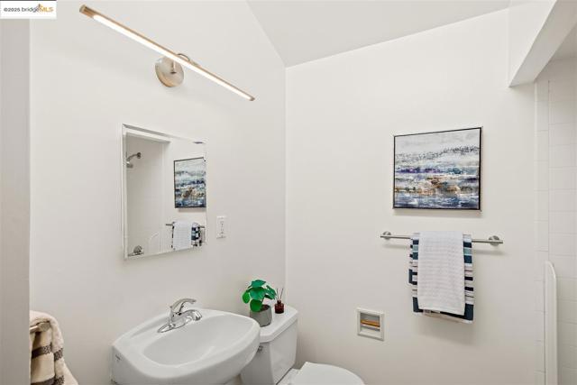 262 Byxbee St, San Francisco CA: https://media.crmls.org/mediaz/e86bb14d-4b50-455d-b9bc-839e047ab76a.jpg