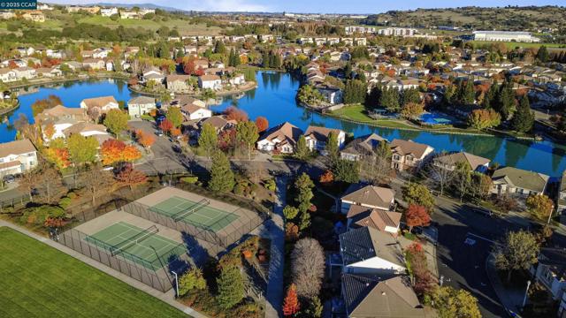 5109 Napa Shore Dr, Fairfield CA: https://media.crmls.org/mediaz/e86be2d9-7c09-43ba-8241-6394d0f219c7.jpg