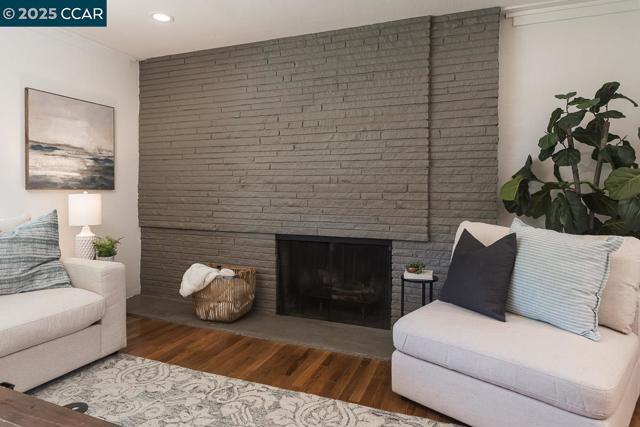 881 Autumn Dr, Walnut Creek CA: https://media.crmls.org/mediaz/e86c45b1-f3c0-47b2-b998-4c71c3d8546f.jpg