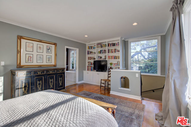 2880 NICHOLS CANYON Road, Los Angeles CA: https://media.crmls.org/mediaz/e86cad06-a7cc-4857-b715-5a94ecbb7621.jpg