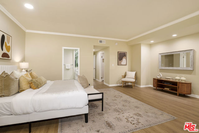 11939 Gorham Avenue, Los Angeles CA: https://media.crmls.org/mediaz/e86cc547-f13b-4e4f-9d80-2624295861f8.jpg