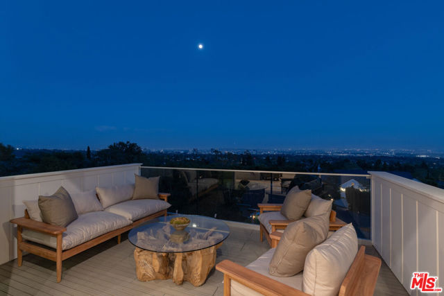 1682 San Onofre Drive, Pacific Palisades CA: https://media.crmls.org/mediaz/e86d720d-4d18-467e-874d-af61c931be26.jpg