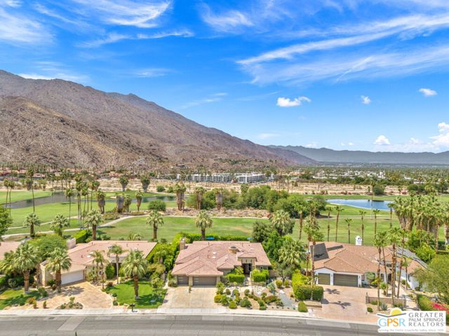450 E Bogert Trail, Palm Springs CA: https://media.crmls.org/mediaz/e86dbbc2-50eb-4ede-a4cd-d5ba5aa02c42.jpg