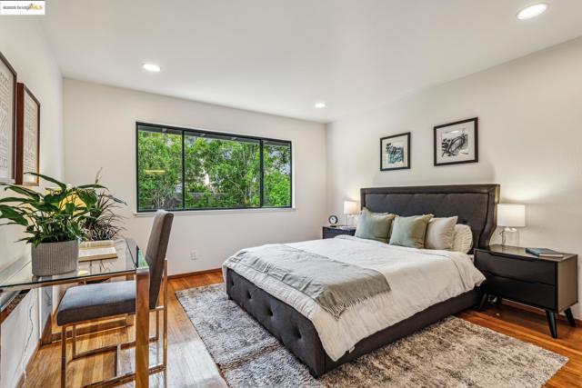 13185 Clairepointe Way, Oakland CA: https://media.crmls.org/mediaz/e86f6726-843a-4801-88d7-a66f57960308.jpg