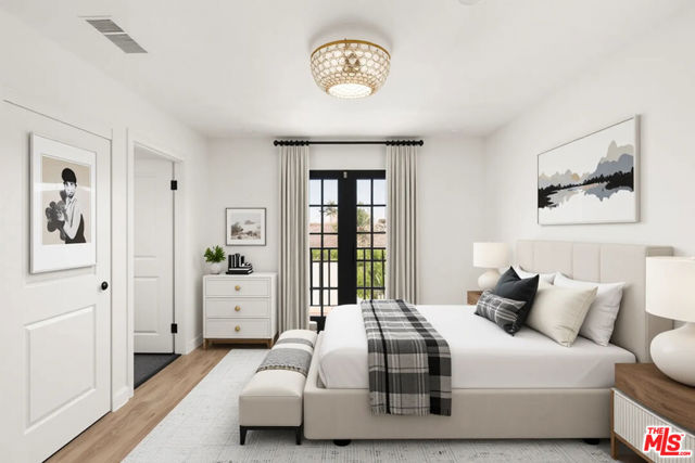 7676 Coldwater Canyon Court, North Hollywood CA: https://media.crmls.org/mediaz/e86faab0-e6f6-4651-bf1d-26644df9da90.jpg