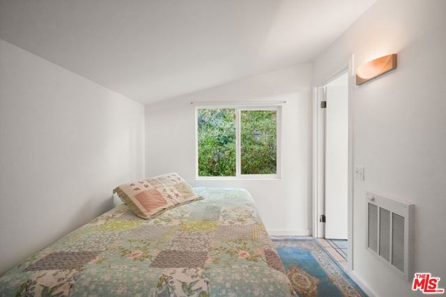860 Old Topanga Canyon Road, Topanga CA: https://media.crmls.org/mediaz/e86fb9a5-c4db-4cfe-b996-e94a8f625a14.jpg