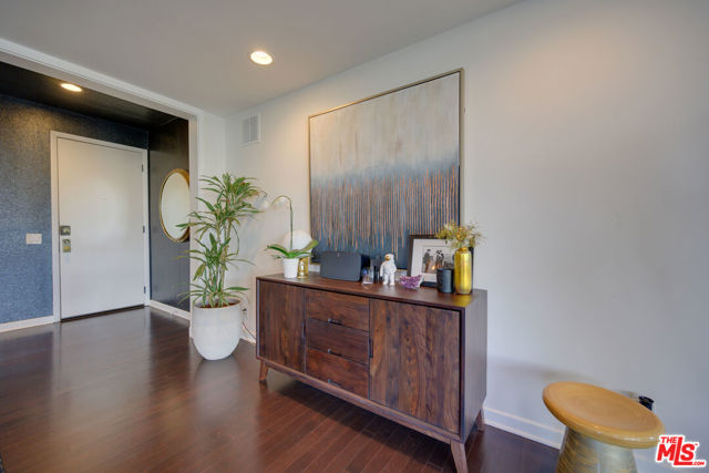 935 WESTBOURNE Drive, 103 photo 4