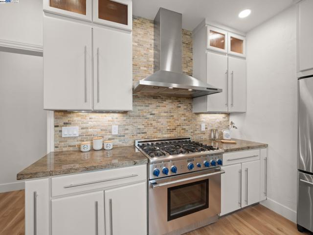 Image 10 of 44 For 2370 Francisco St