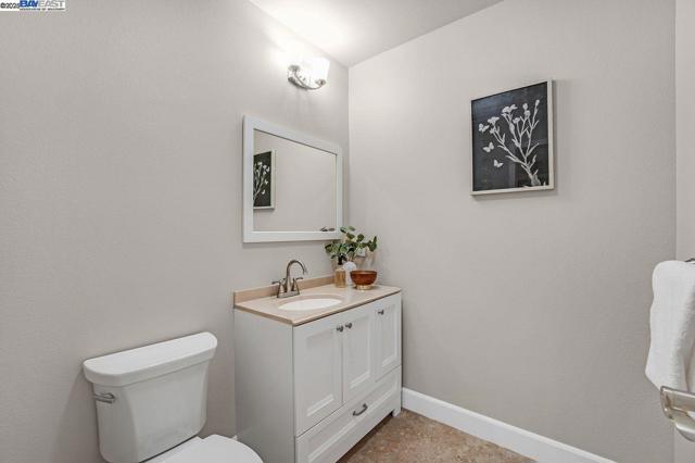 200 Valletta Ln, Pleasanton CA: https://media.crmls.org/mediaz/e8701504-1b60-40f3-8853-d1044513559c.jpg