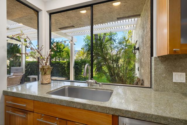 26 Stanford Drive, Rancho Mirage CA: https://media.crmls.org/mediaz/e87017d1-e677-444b-bc20-1445da319fd4.jpg