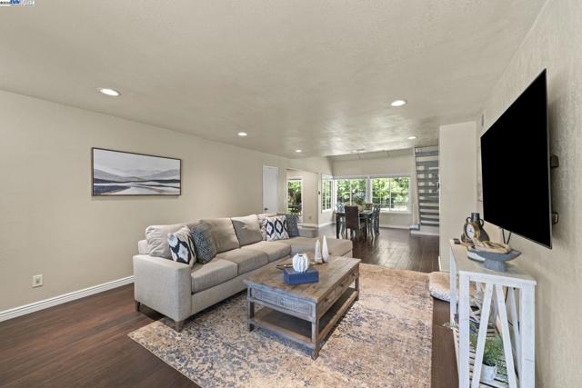 771 Hagemann Dr, Livermore CA: https://media.crmls.org/mediaz/e8705f34-f816-47c3-bf30-ef720509d4e8.jpg